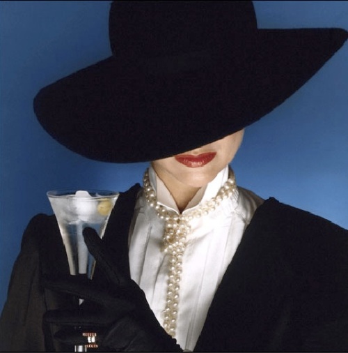 woman-black-hat